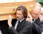 Jim Carrey al funerale della sua ex-fidanzata