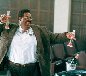 Eddie Muphy in una scena de Il professore matto