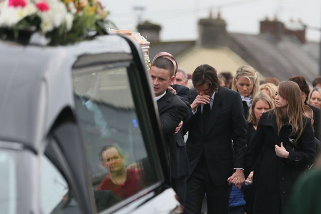 Jim Carrey Joins Mourners Behind The Coffin Of Ex Girlfriend Cathriona White To Our Lady Of Fatima Church