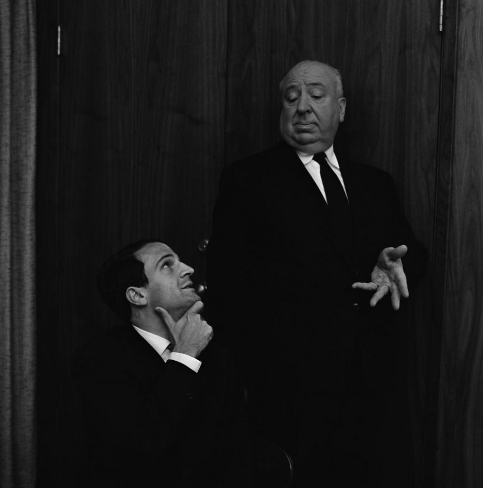 Hitchcock/Truffaut: un'immagine che ritrae i due grandi registi Alfred Hitchcock e François Truffaut