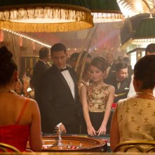 Legend: Tom Hardy ed Emily Browning in una scena del film