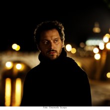 Lo chiamavano Jeeg Robot: Claudio Santamaria in una scena del film