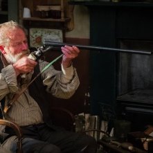 Sunset Song: Peter Mullan pulisce il fucile