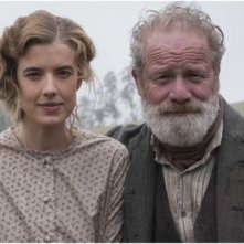 Sunset Song: Agyness Deyn sul set insieme a Peter Mullan