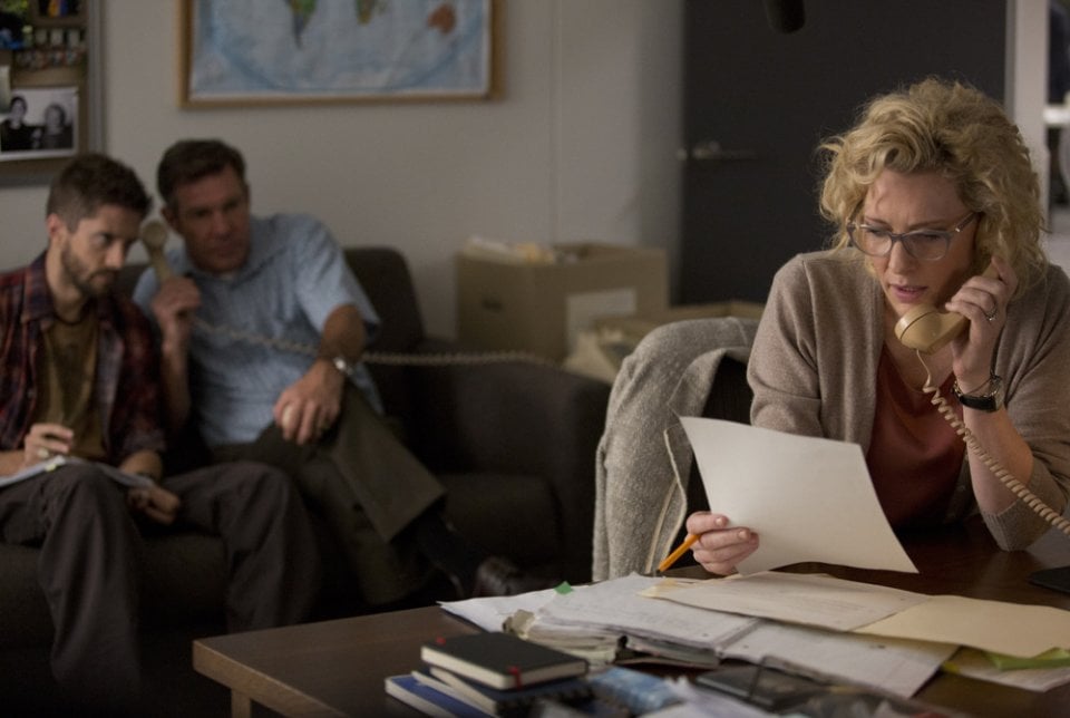 Truth: Cate Blanchett e, sullo sfondo, Topher Grace e Dennis Quaid in una scena del film