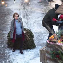 Bridget Jones's Baby: Renée Zellweger trascina un albero di Natale
