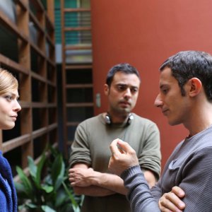 Monitor: Valeria Bilello, il cineasta Alessio Lauria e Michele Alhaique al lavoro sul set dell'opera prima