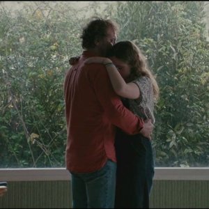 Raging Rose: Liv Henneguier e Andrzej Chyra abbracciati in una scena del film