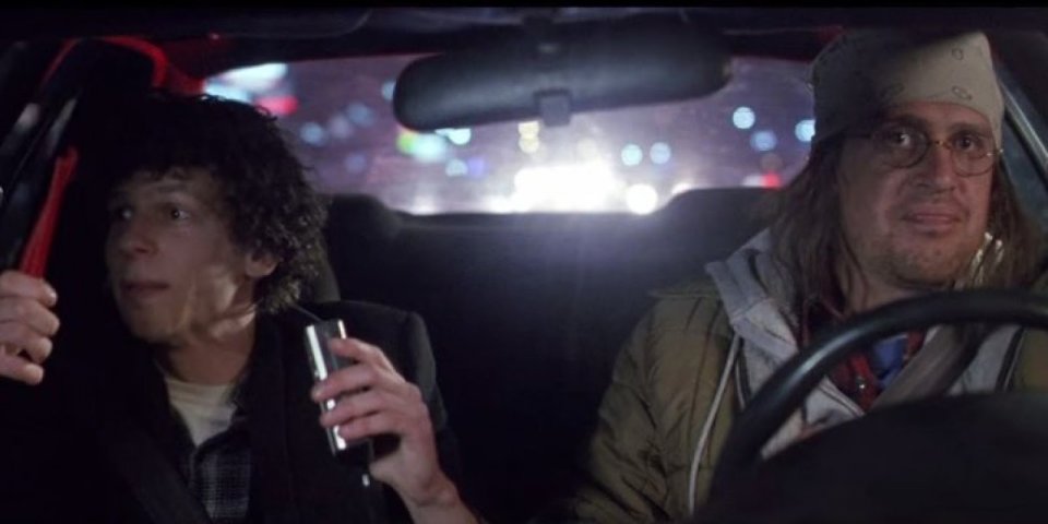 The End of the Tour: Jason Segel e Jesse Eisenberg in una scena del film