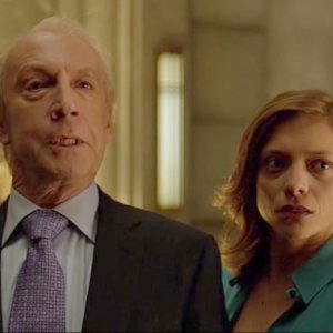 The Strain: Jonathan Hyde e Lizzie Brocheré in The Night Train