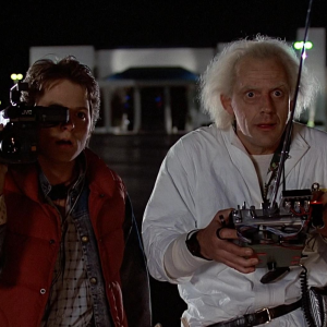 Ritorno al futuro: i protagonisti Michael J. Fox e Christopher Lloyd in una scena del film
