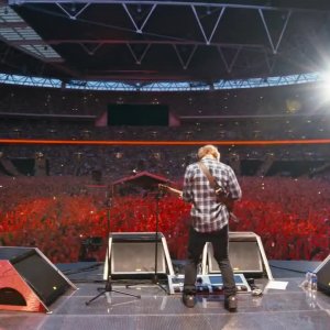 Ed Sheeran - Jumpers for Goalposts: Ed Sheeran sul palco durante uno dei suoi concerti
