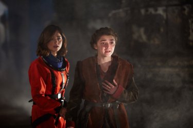 Doctor Who: le attrici Jenna Coleman e Maisie Williams nella puntata The Girl Who Died