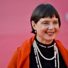 Roma 2015: Isabella Rossellini sorride sul red carpet