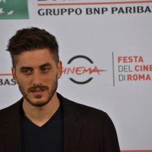 Roma 2015: Luca Marinelli in uno scatto al photocall di Lo chiamavano Jeeg Robot