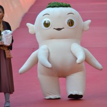 Roma 2015: il personaggio di Monster Hunt cammina sul red carpet