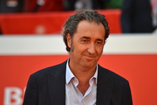 Roma 2015: Paolo Sorrentino sorride ai fotografi sul red carpet