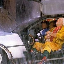 Ritorno al futuro 2: Michael J. Fox e Christopher Lloyd in una scena del film 