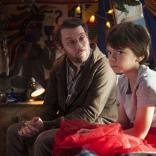 Ghosthunters - Gli acchiappafantasmi: Christian Ulmen e Milo Parker in una scena del film