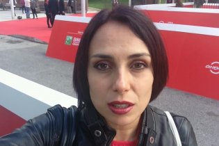 Room - Recensione Selfie