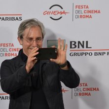 Roma 2015: Paul Weitz scherza con i fotografi al photocall di Grandma