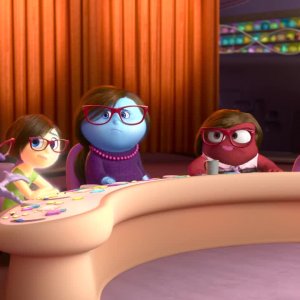 Riley's First Date: la mente della madre di Riley in una scena del corto Pixar