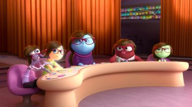 Riley's First Date: la mente della madre di Riley in una scena del corto Pixar