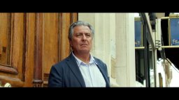 Tutti pazzi in casa mia - Clip 'Michel che vede Elsa al bar'