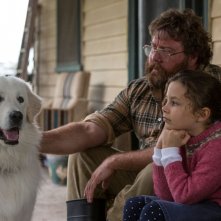 Giotto, l'amico dei pinguini: Coco Jack Gillies e Shane Jacobson con il cane Giotto in una scena del film