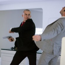 Hitman: Agent 47, uno scontro tra Rupert Friend e Zachary Quinto