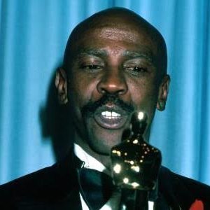 Louis Gossett Jr. con lo storico Oscar vinto per Ufficiale e gentiluomo
