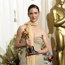 Jennifer Connelly con l'Oscar vinto per A Beautiful Mind