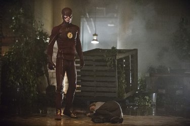 The Flash: l'attore Grant Gustin in un'immagine di Flash of Two Worlds