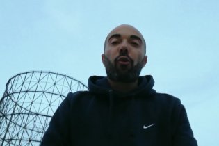 Lo stagista inaspettato - Recensione Selfie