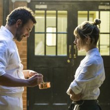 Il sapore del successo: Bradley Cooper e Sienna Miller in un'immagine del film
