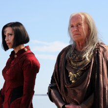 Garm Wars: L'ultimo druido, Mélanie St-Pierre e Lance Henriksen in una scena del film