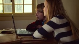 The Visit - Clip 'Videochiamata con mamma'