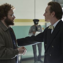 Steve Jobs: Michael Fassbender e Seth Rogen in una scena del film