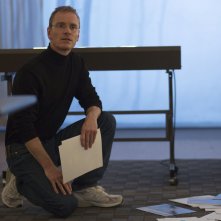 Steve Jobs: Michael Fassbender in una scena del film