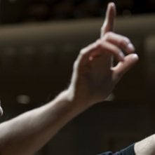 Steve Jobs: il protagonista del film Michael Fassbender in una scena