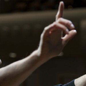 Steve Jobs: il protagonista del film Michael Fassbender in una scena