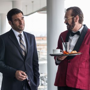 Loro Chi?: Marco Giallini ed Edoardo Leo in una scena del film