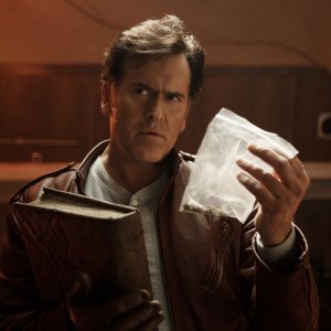 Ash vs. Evil Dead: l'attore Bruce Campbell in una foto del pilot