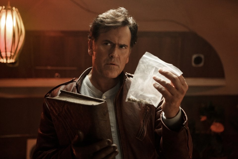 Ash vs. Evil Dead: l'attore Bruce Campbell in una foto del pilot