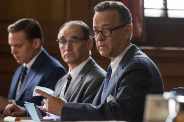 Il ponte delle spie: Tom Hanks e Mark Rylance in una scena del film