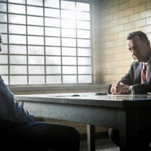 Il ponte delle spie: Mark Rylance e Tom Hanks in una scena del film