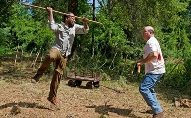 The Walking Dead: Lennie James e John Carroll Lynch in Qui non è qui