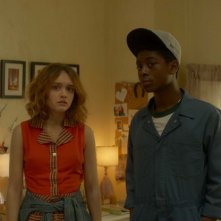 Quel fantastico peggior anno della mia vita: RJ Cyler e Olivia Cooke in una scena del film