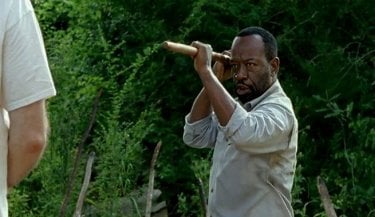 The Walking Dead: l'attore Lennie James in una foto di Qui non è qui