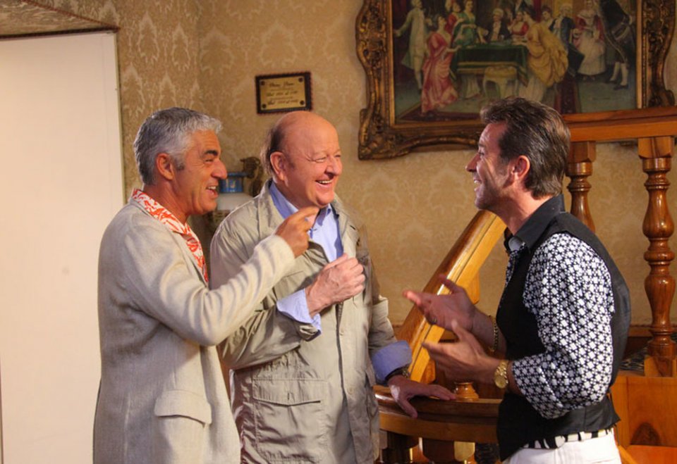 Matrimonio al Sud: Biagio Izzo, Massimo Boldi e Paolo Conticini in una scena del film